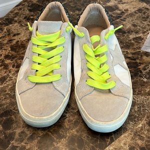 6205 Clee size 7 women’s shoe